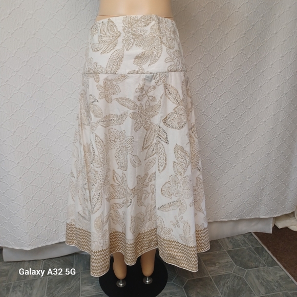 a.n.a Women Size 22w White and Tan Maxi Skirt - Picture 7 of 14